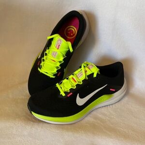 Nike Air Winflo 10 XCC shoes. Mens size 8/Womens size 9.5.